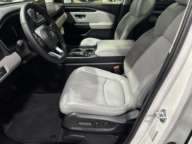 new 2025 Honda Pilot car, priced at $51,651