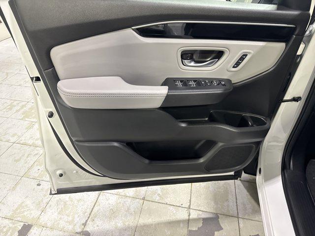 new 2025 Honda Pilot car, priced at $51,651