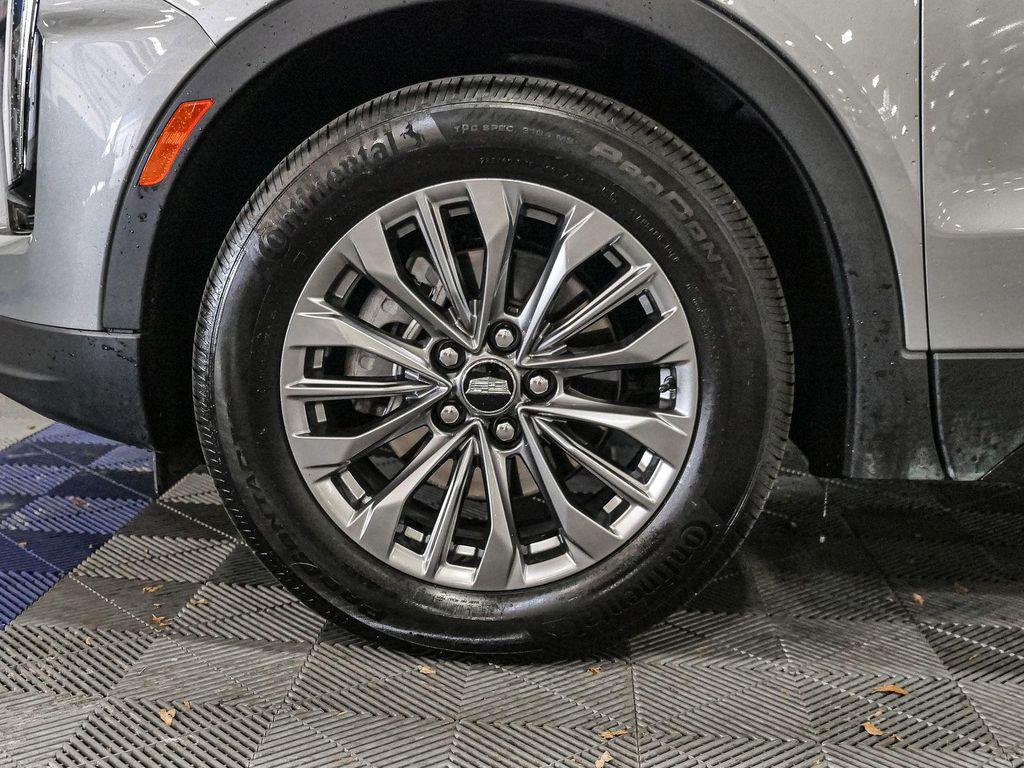 used 2025 Cadillac XT4 car, priced at $33,833