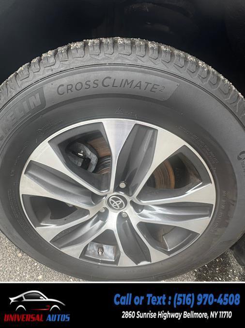 used 2021 Toyota Highlander car, priced at $25,999
