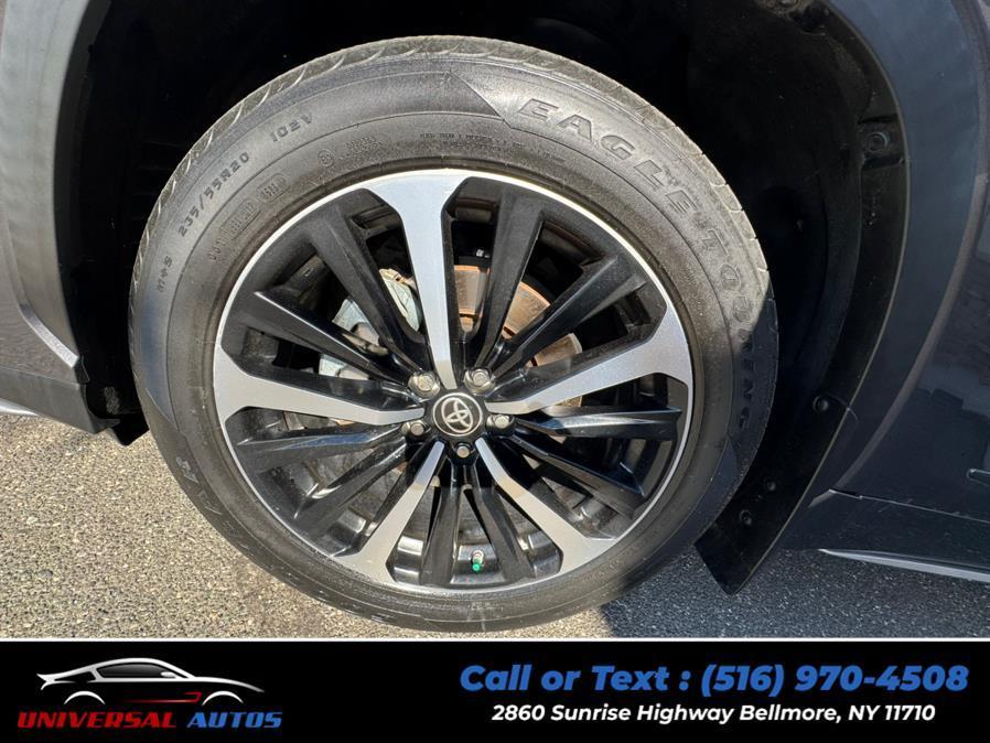 used 2021 Toyota Highlander car, priced at $27,888