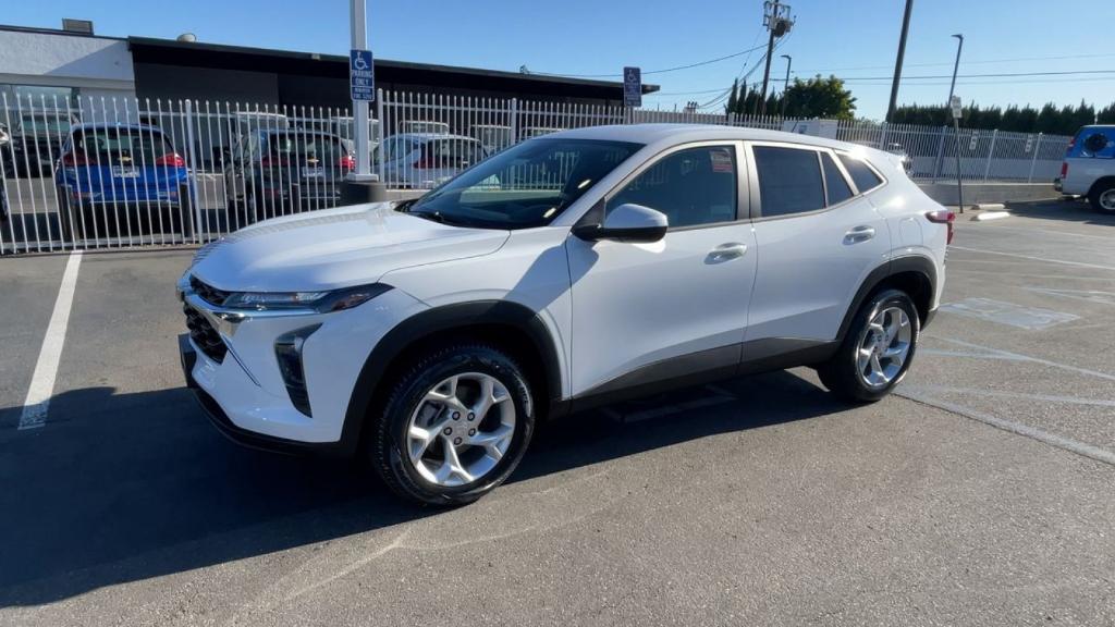 new 2025 Chevrolet Trax car, priced at $22,890