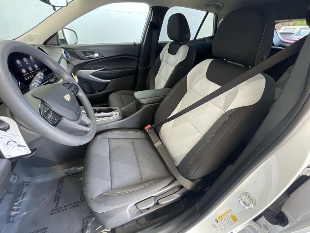 new 2025 Chevrolet Trax car, priced at $22,890