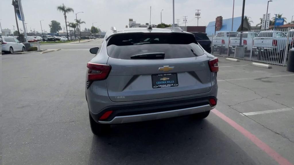 new 2025 Chevrolet Trax car