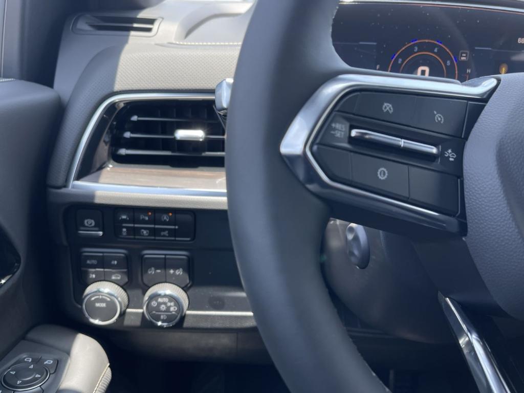 new 2025 Chevrolet Suburban car