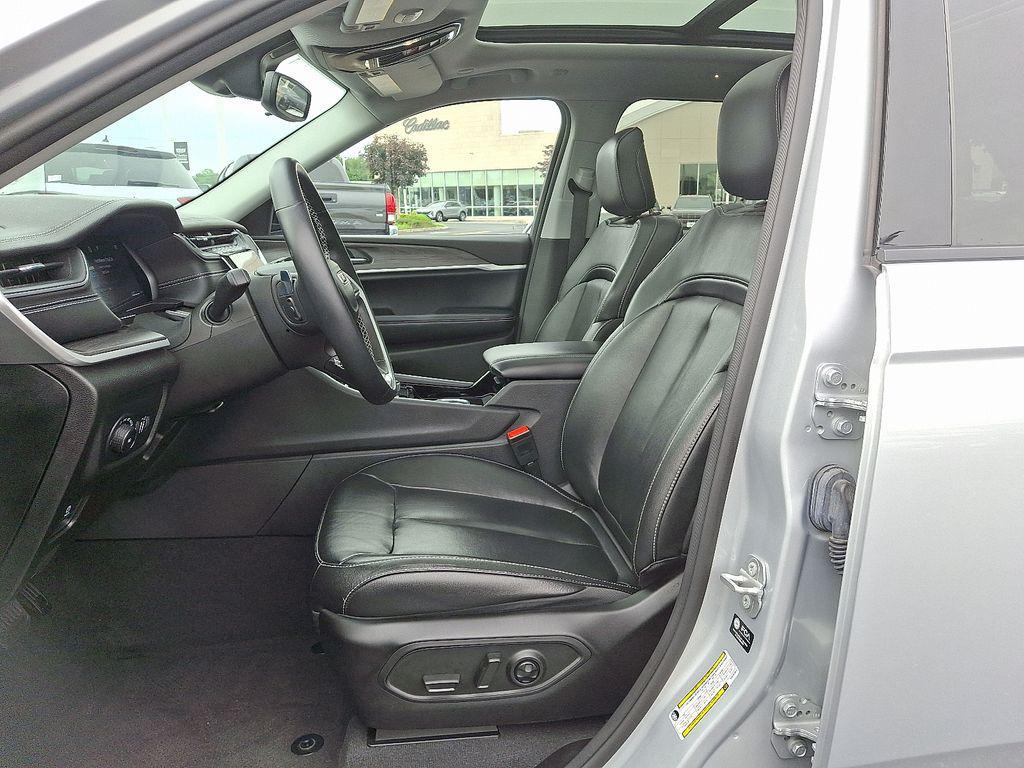 used 2022 Jeep Grand Cherokee car, priced at $29,950