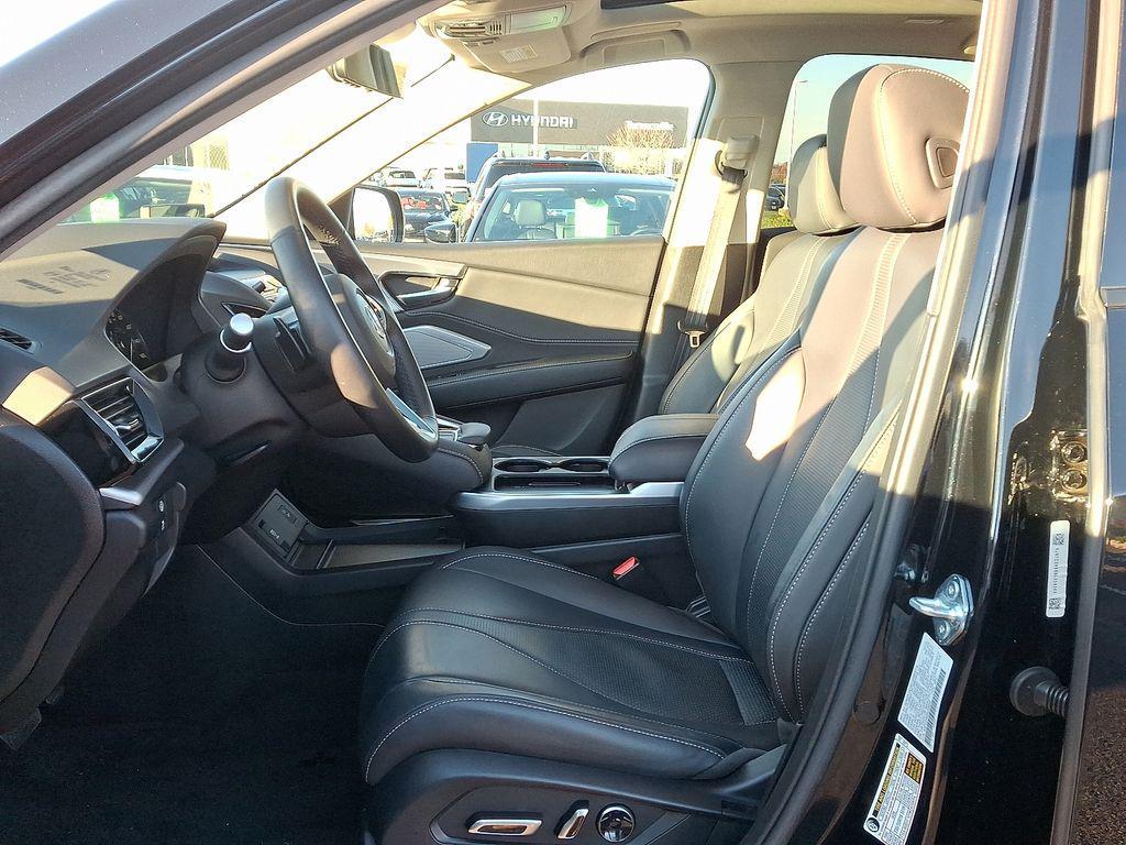 used 2025 Acura RDX car, priced at $43,000