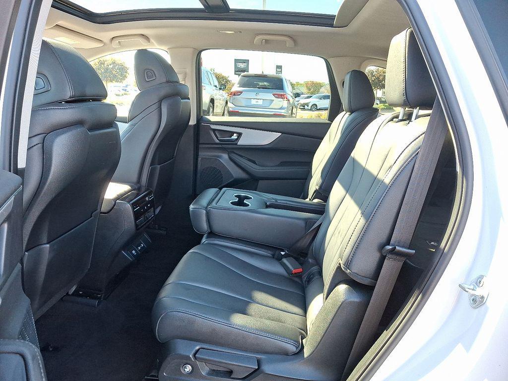 used 2023 Acura MDX car, priced at $39,900