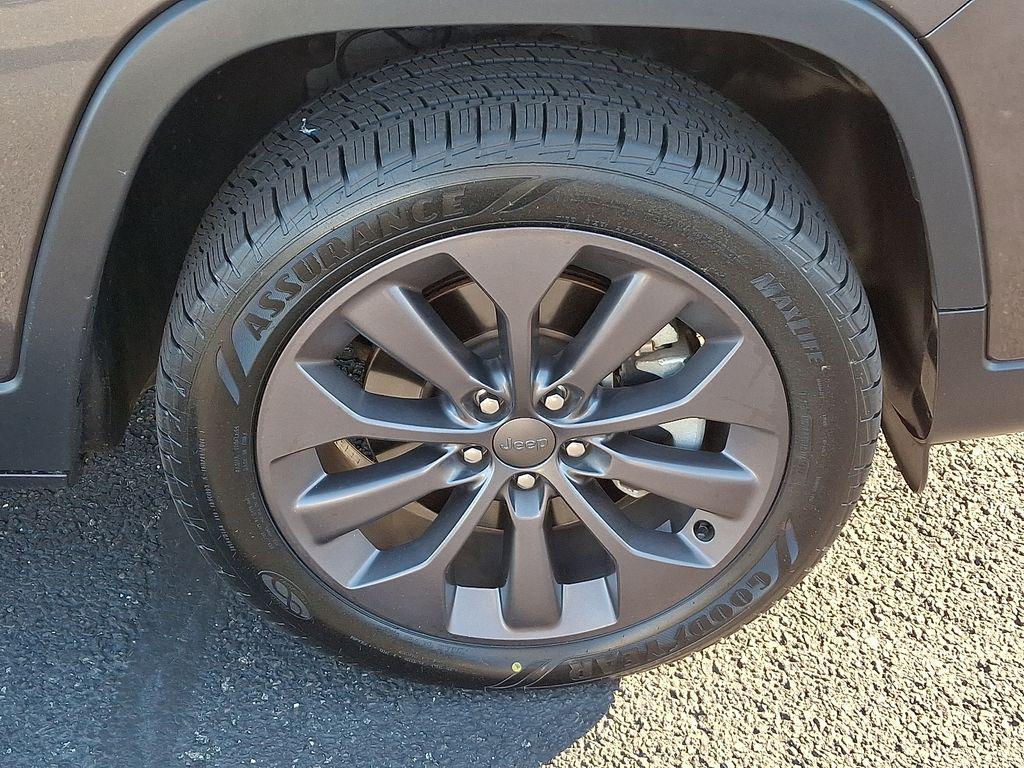 used 2021 Jeep Cherokee car, priced at $21,300