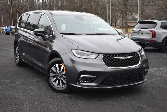 used 2022 Chrysler Pacifica Hybrid car, priced at $31,500