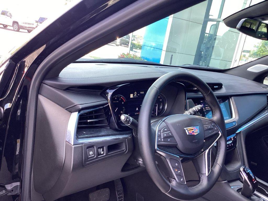 used 2025 Cadillac XT5 car, priced at $45,409