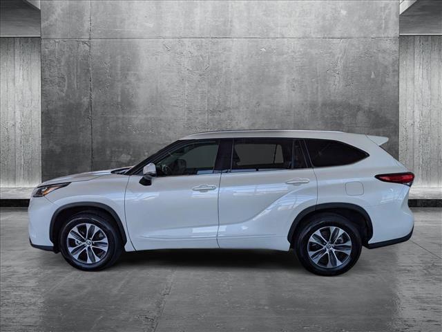 used 2020 Toyota Highlander car, priced at $27,752