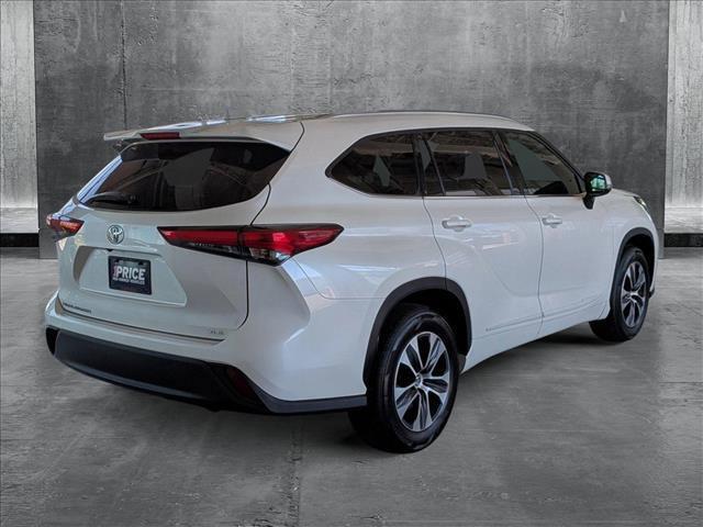 used 2020 Toyota Highlander car, priced at $27,752