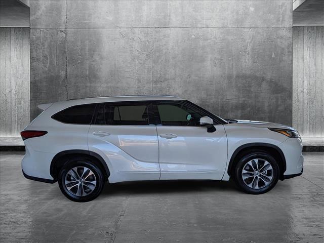 used 2020 Toyota Highlander car, priced at $27,752