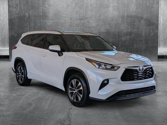 used 2020 Toyota Highlander car, priced at $27,752