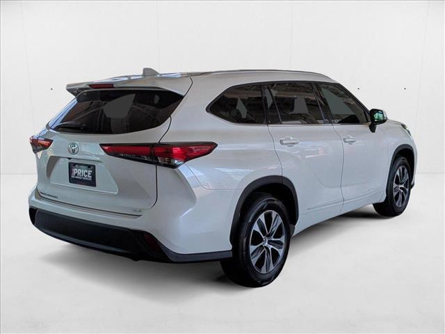 used 2020 Toyota Highlander car, priced at $26,937