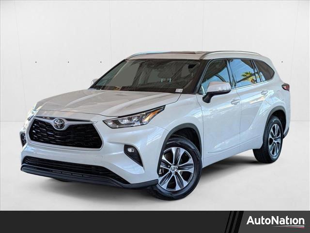 used 2020 Toyota Highlander car, priced at $27,572