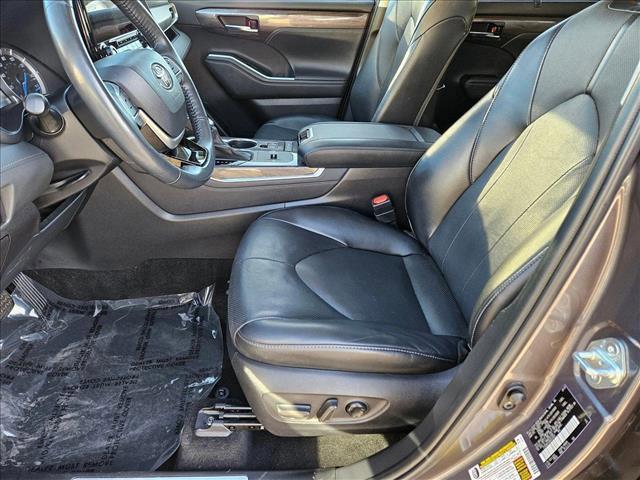 used 2022 Toyota Highlander Hybrid car, priced at $39,955