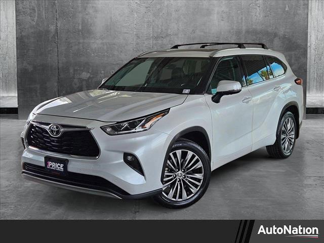 used 2022 Toyota Highlander car, priced at $36,288