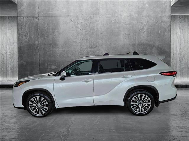 used 2022 Toyota Highlander car, priced at $36,288