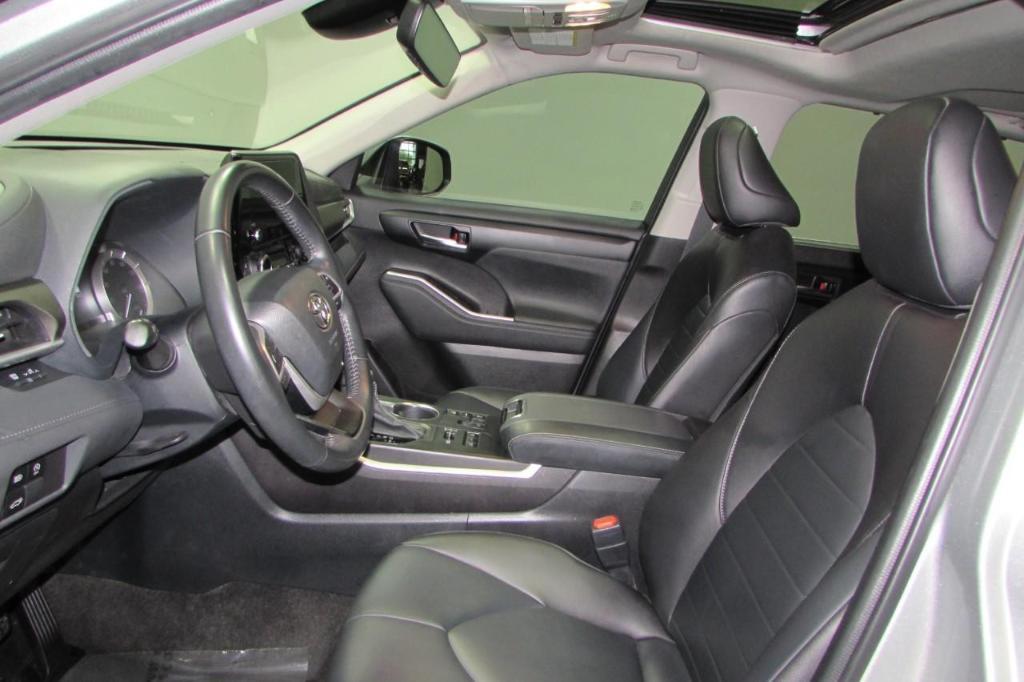 used 2023 Toyota Highlander car, priced at $39,815