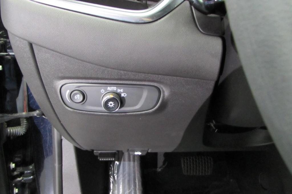 used 2021 Chevrolet Equinox car, priced at $20,667