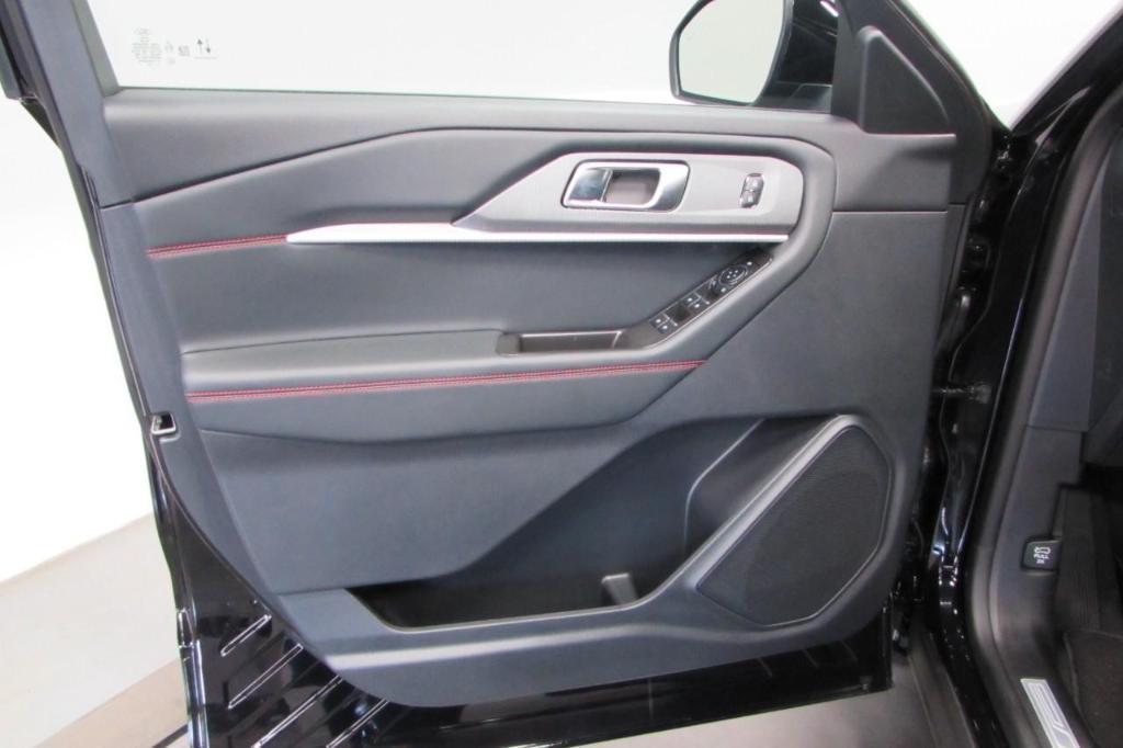 new 2025 Ford Explorer car, priced at $47,090