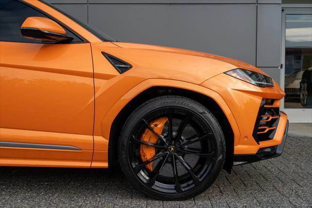 used 2022 Lamborghini Urus car, priced at $234,000