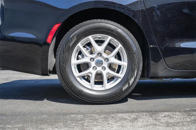 used 2024 Chrysler Pacifica car, priced at $31,000
