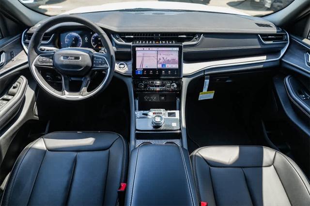 new 2025 Jeep Grand Cherokee car, priced at $38,814