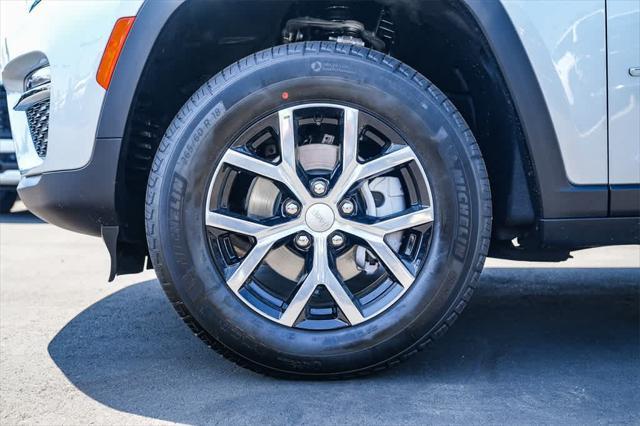 new 2025 Jeep Grand Cherokee car, priced at $38,814
