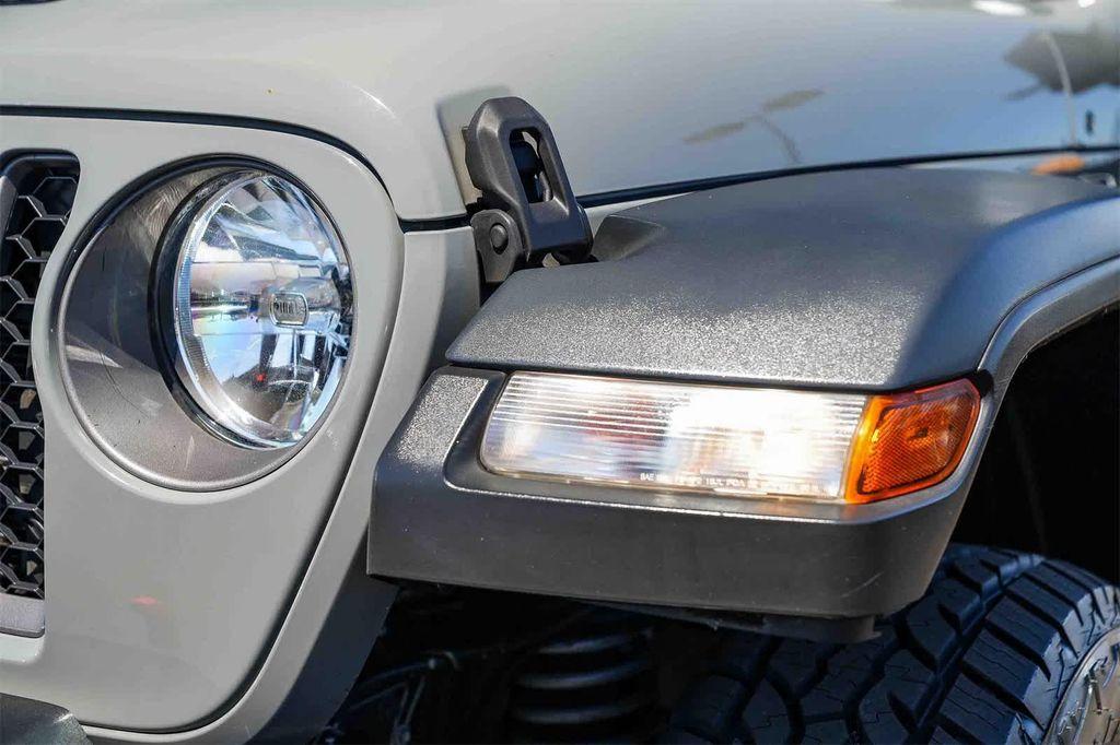 used 2021 Jeep Gladiator car, priced at $37,774