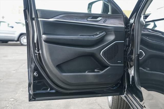used 2022 Jeep Grand Cherokee car, priced at $32,900