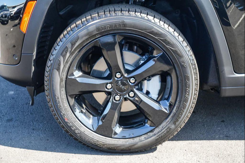 new 2025 Jeep Grand Cherokee car, priced at $44,910