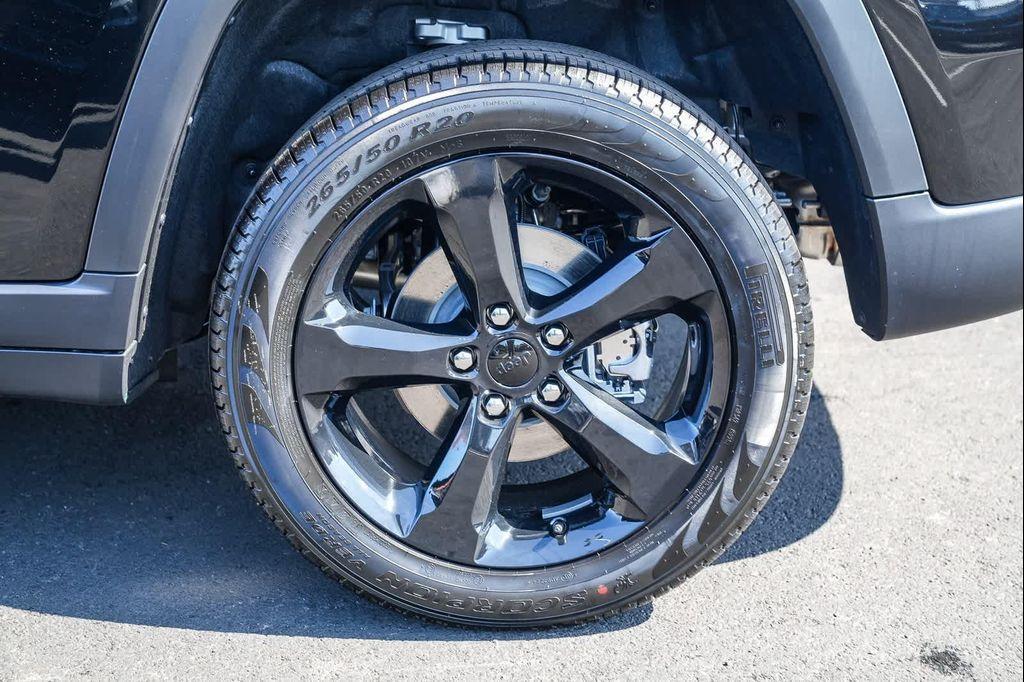 new 2025 Jeep Grand Cherokee car, priced at $44,910
