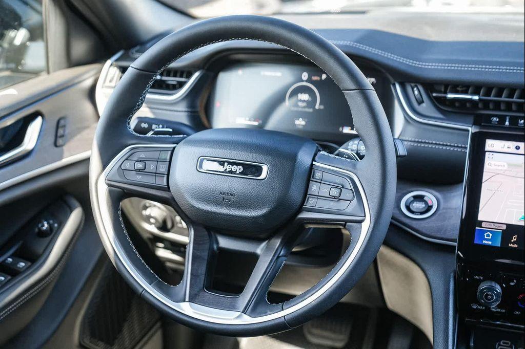 new 2025 Jeep Grand Cherokee car, priced at $44,910
