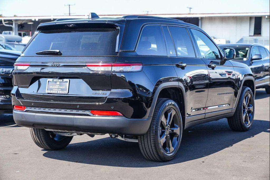 new 2025 Jeep Grand Cherokee car, priced at $44,910