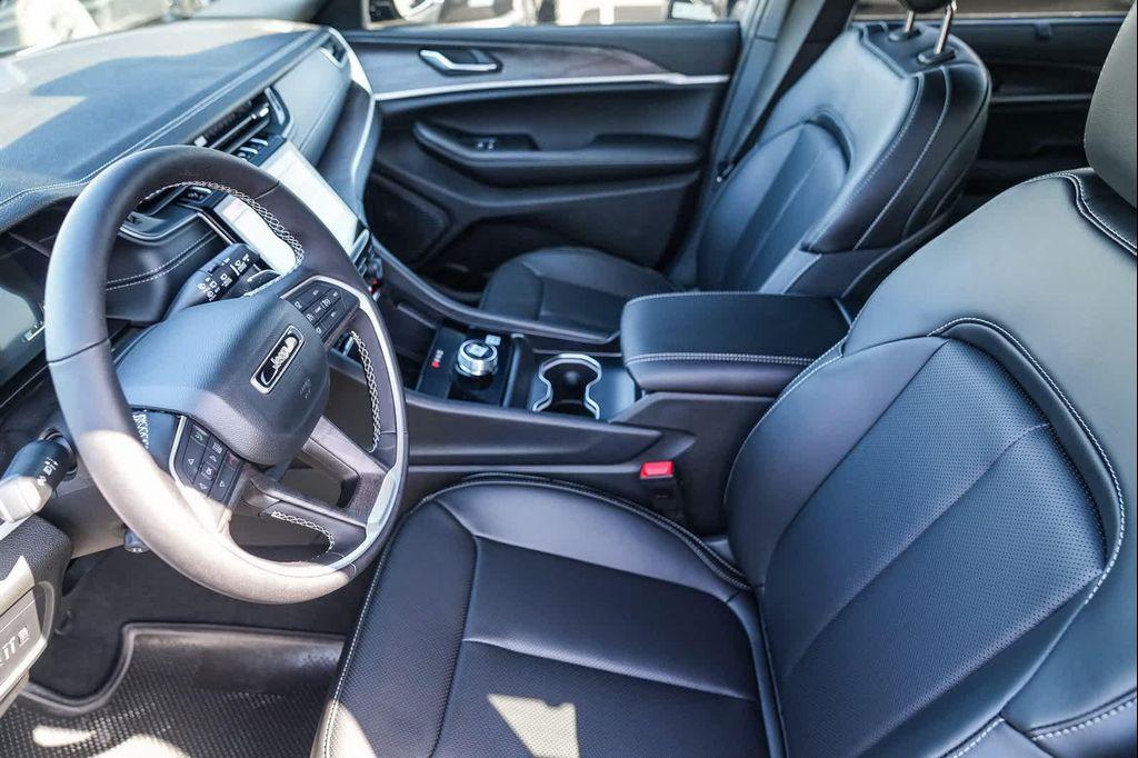 new 2025 Jeep Grand Cherokee car, priced at $44,910