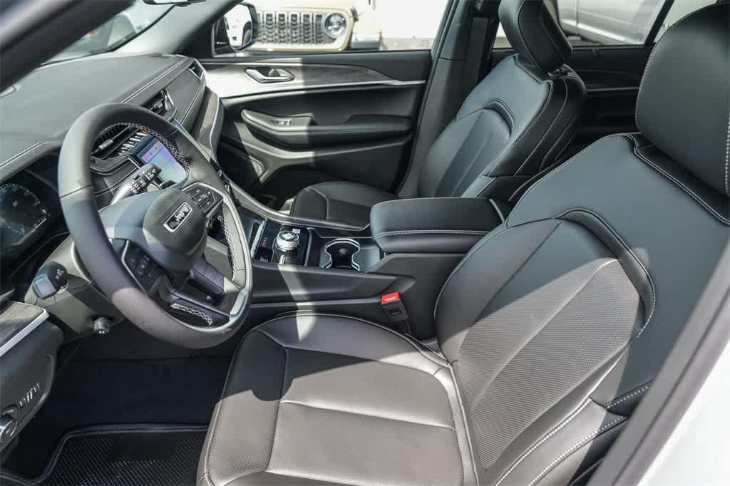 new 2025 Jeep Grand Cherokee car, priced at $44,760