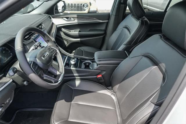 new 2025 Jeep Grand Cherokee car, priced at $45,532