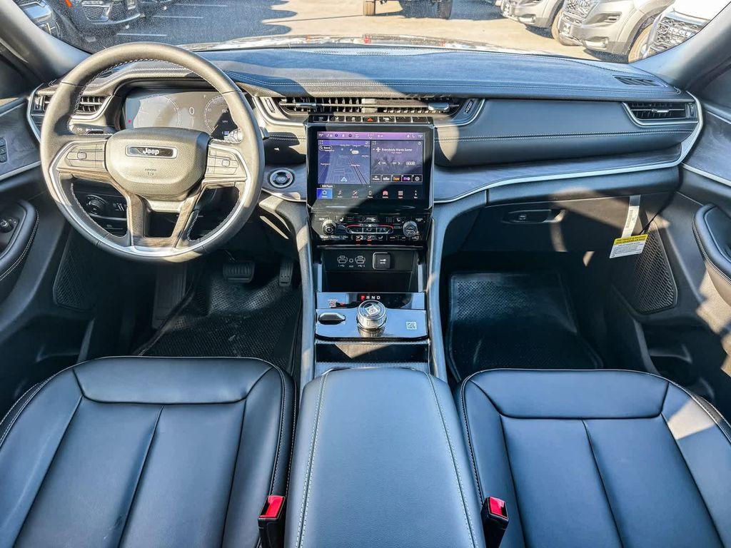 new 2025 Jeep Grand Cherokee car, priced at $47,823