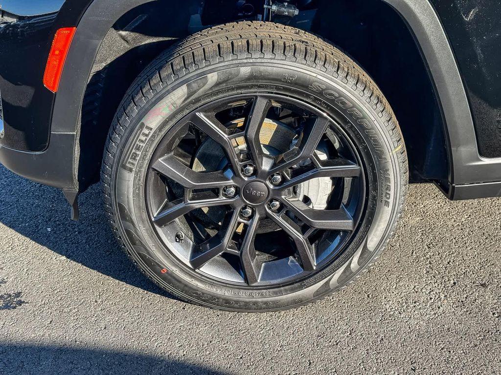 new 2025 Jeep Grand Cherokee car, priced at $47,823