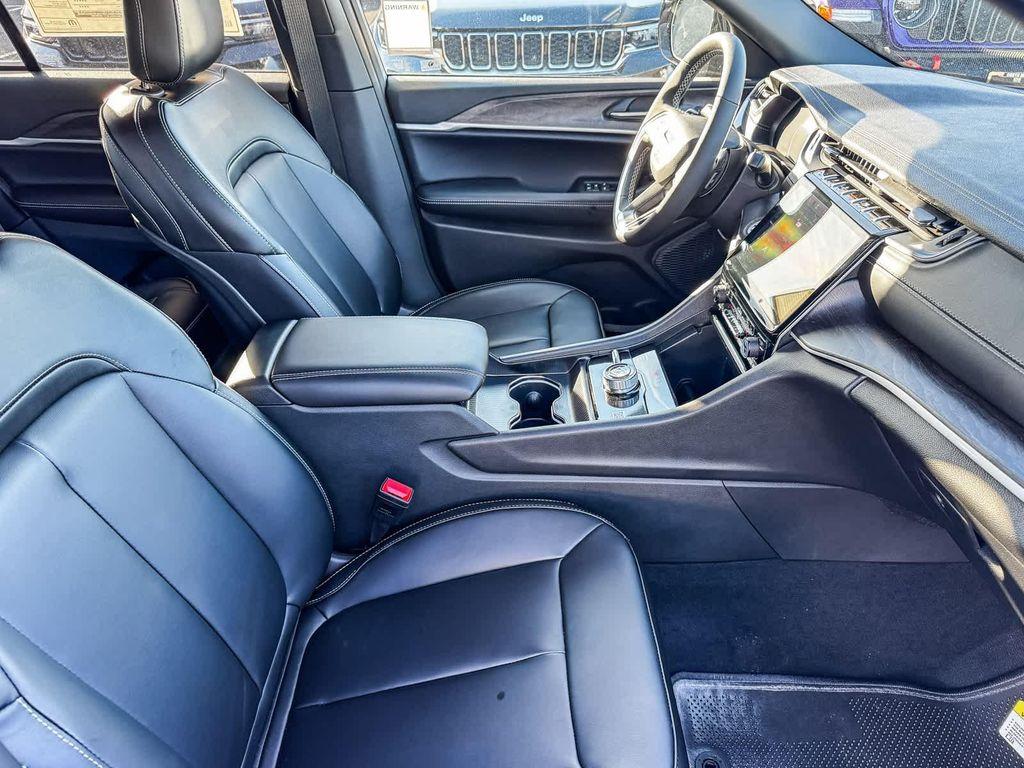 new 2025 Jeep Grand Cherokee car, priced at $47,823