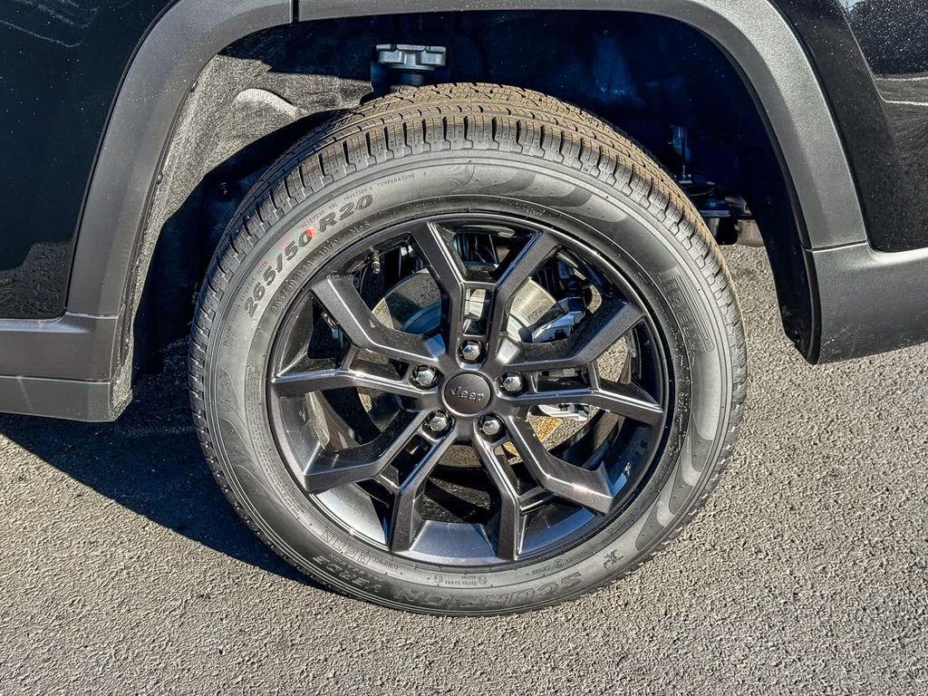 new 2025 Jeep Grand Cherokee car, priced at $47,823