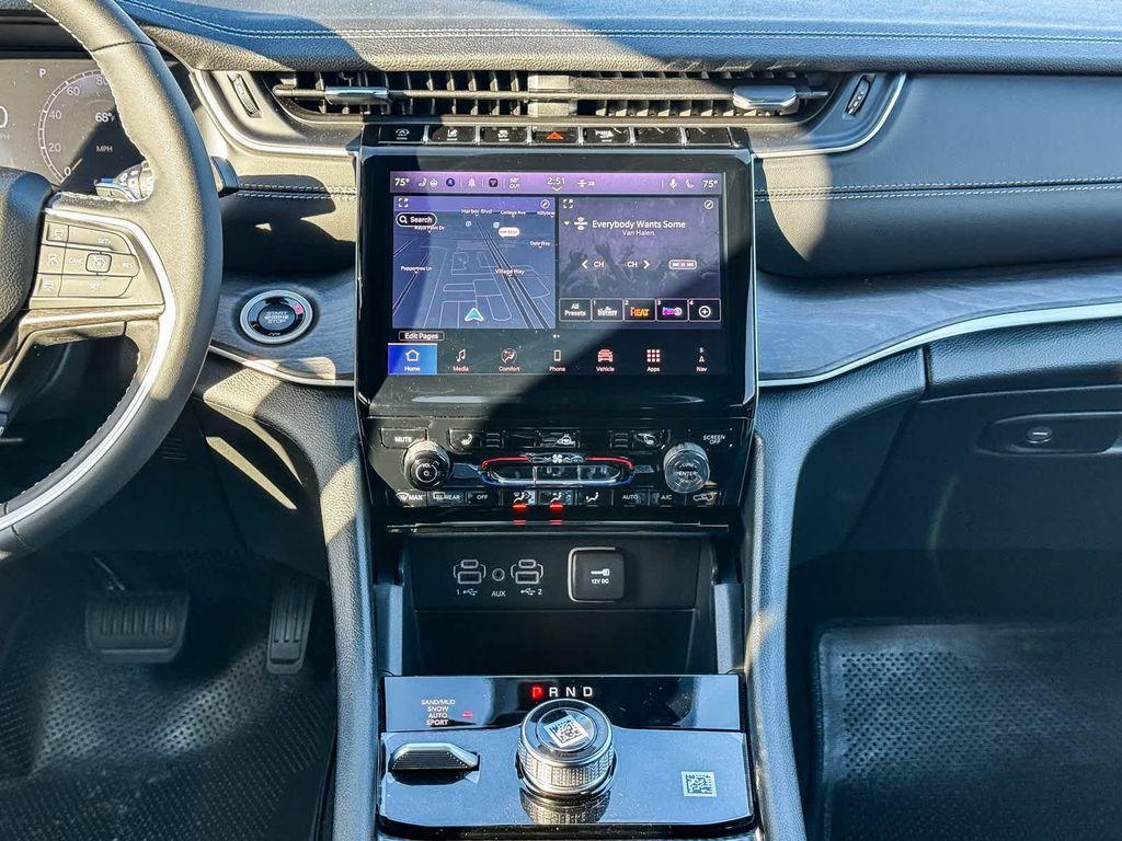 new 2025 Jeep Grand Cherokee car, priced at $47,823