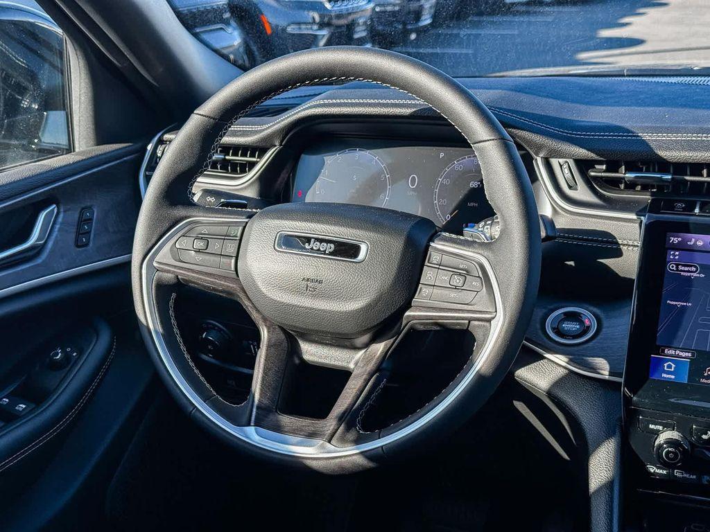 new 2025 Jeep Grand Cherokee car, priced at $47,823