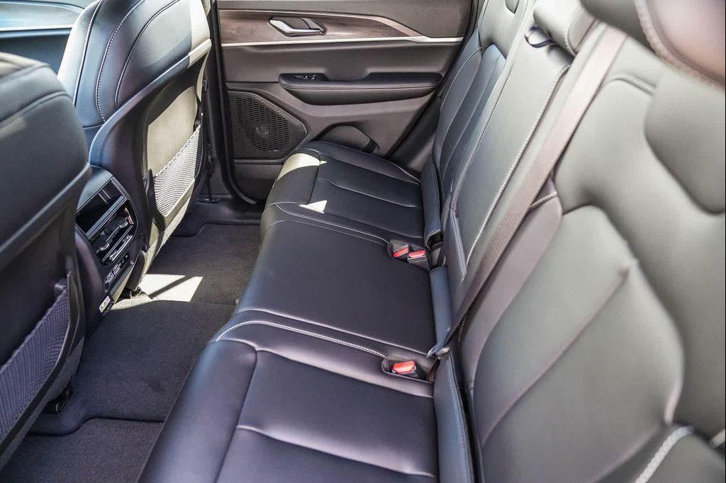 new 2025 Jeep Grand Cherokee car, priced at $41,760