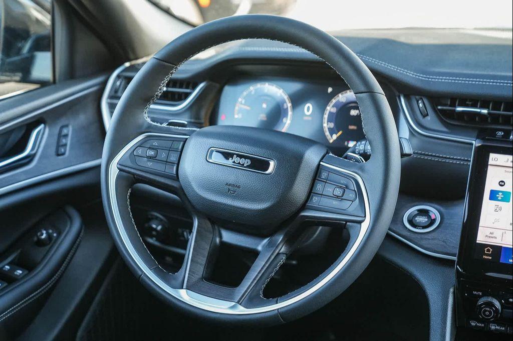 new 2025 Jeep Grand Cherokee car, priced at $41,760