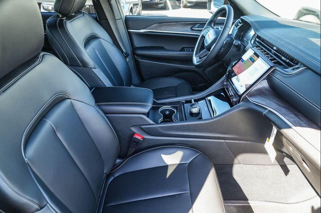 new 2025 Jeep Grand Cherokee car, priced at $41,760