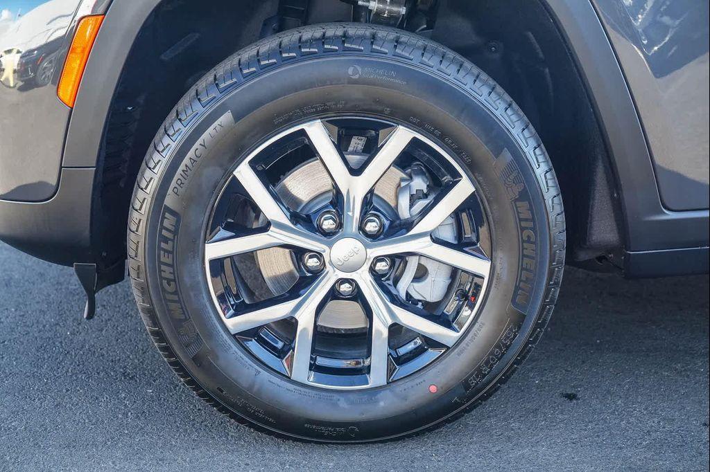 new 2025 Jeep Grand Cherokee car, priced at $41,760